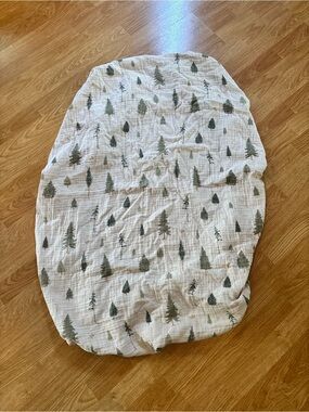 Neutral Forest / tree Print Muslin fitted crib sheet